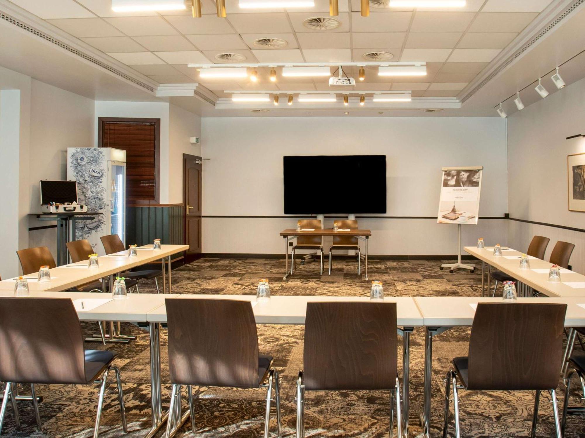 Hotel Mercure Frankfurt Airport 4*